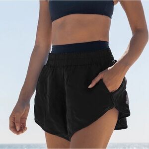 Day Trip Short | Left on Friday